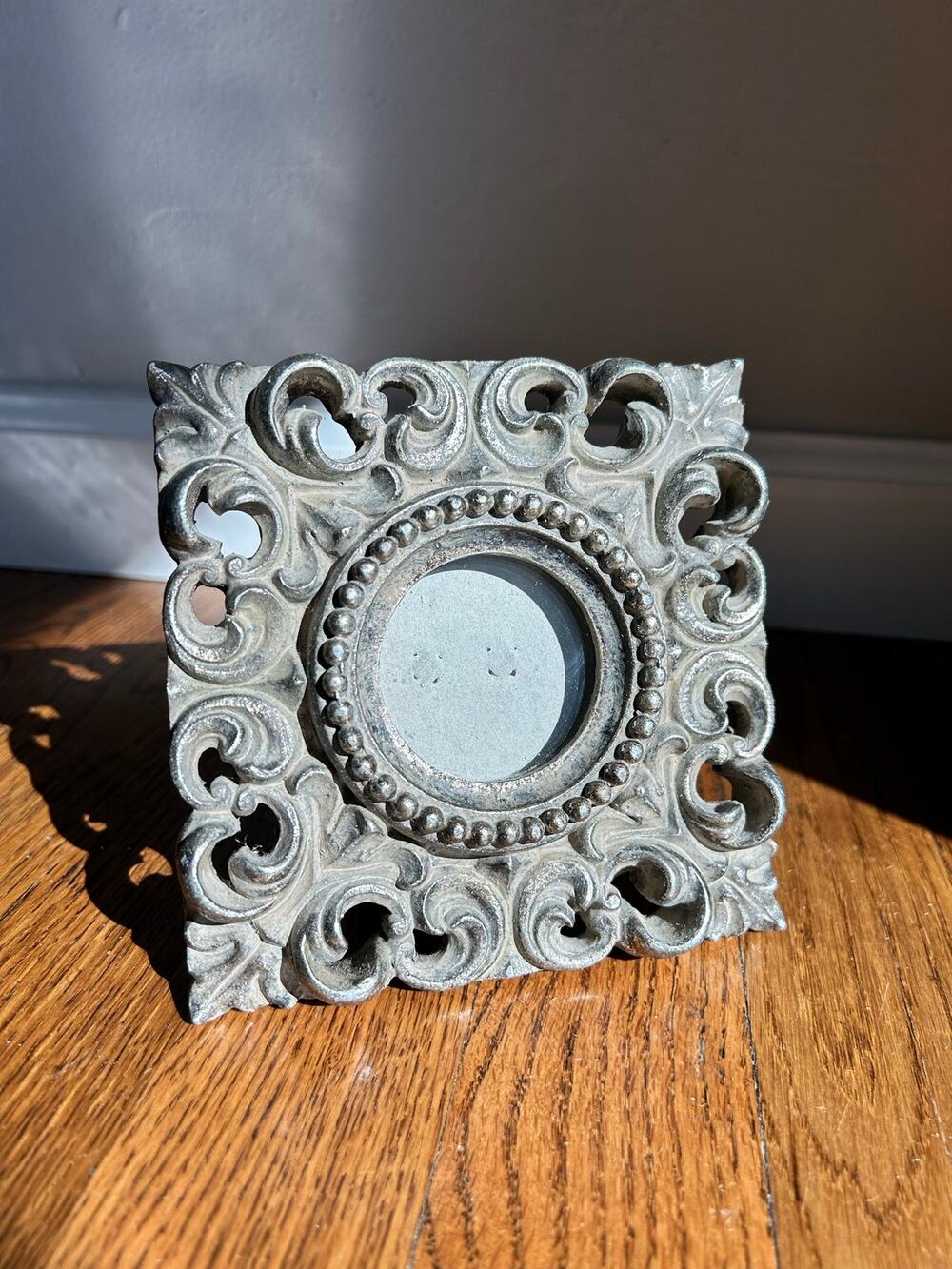 Vintage Silver Resin Picture Frame | Ornate Scroll Filigree Round Photo Frame